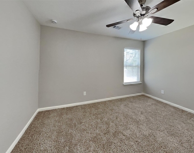 6423 Lily Hollow Court - Photo Thumbnail 10