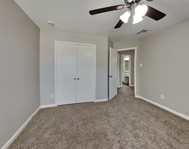 6423 Lily Hollow Court - Photo Thumbnail 11