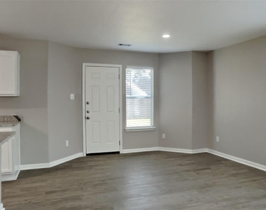 6423 Lily Hollow Court - Photo Thumbnail 4