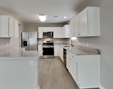 6423 Lily Hollow Court - Photo Thumbnail 3