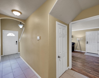 125 Pine Street - Photo Thumbnail 8