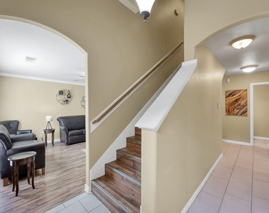 125 Pine Street - Photo Thumbnail 10