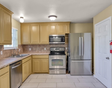 125 Pine Street - Photo Thumbnail 21