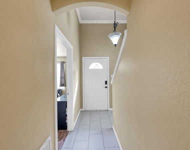 125 Pine Street - Photo Thumbnail 11