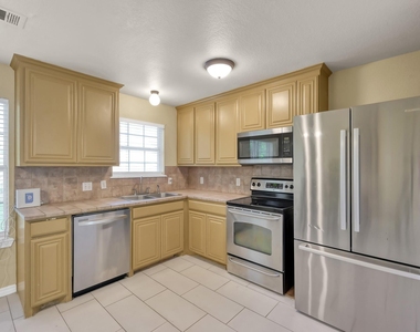 125 Pine Street - Photo Thumbnail 25