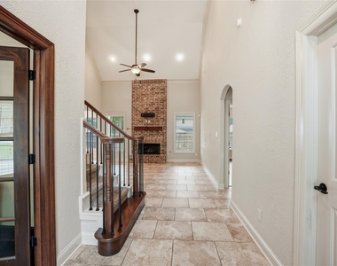 536 Stephen F Austin Drive - Photo Thumbnail 4