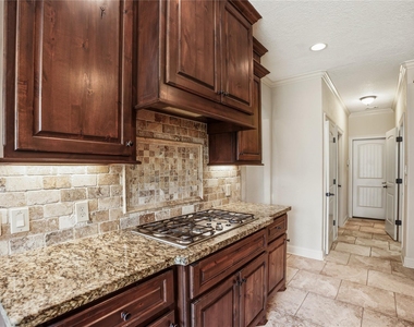 536 Stephen F Austin Drive - Photo Thumbnail 12