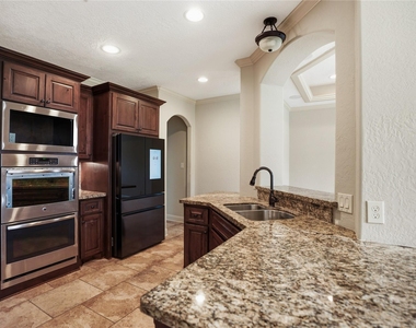 536 Stephen F Austin Drive - Photo Thumbnail 15