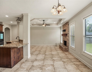 536 Stephen F Austin Drive - Photo Thumbnail 8