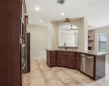 536 Stephen F Austin Drive - Photo Thumbnail 11