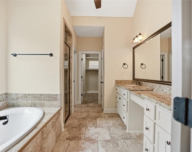 536 Stephen F Austin Drive - Photo Thumbnail 21