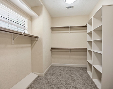 536 Stephen F Austin Drive - Photo Thumbnail 16