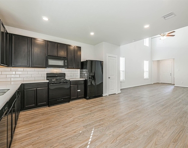 16911 Lagos Lane - Photo Thumbnail 18