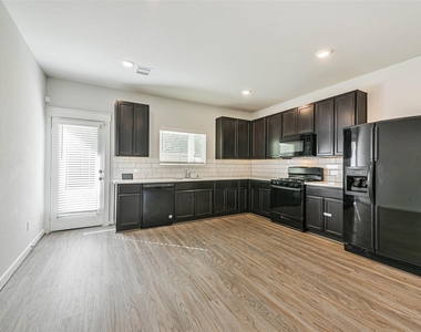 16911 Lagos Lane - Photo Thumbnail 13