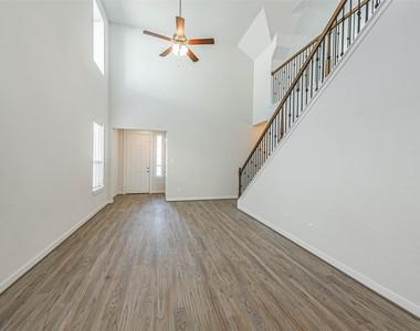 16911 Lagos Lane - Photo Thumbnail 11