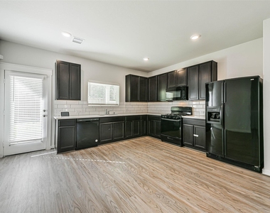 16911 Lagos Lane - Photo Thumbnail 34