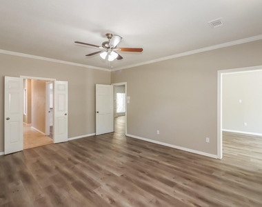 6031 Spring Creek Lane - Photo Thumbnail 4