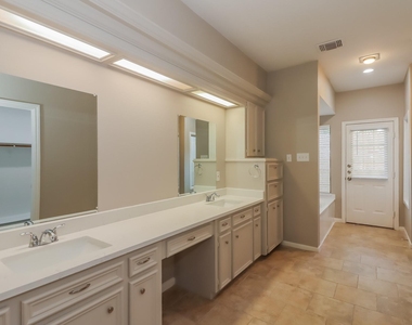 6031 Spring Creek Lane - Photo Thumbnail 10