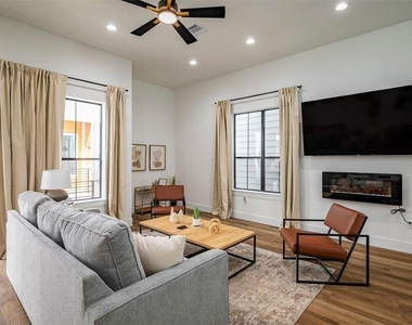 1305 E 27th Street - Photo Thumbnail 8