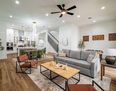 1305 E 27th Street - Photo Thumbnail 3