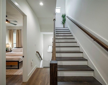 1305 E 27th Street - Photo Thumbnail 16