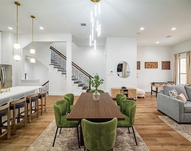 1305 E 27th Street - Photo Thumbnail 4