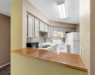 10630 Westbrae Parkway - Photo Thumbnail 6
