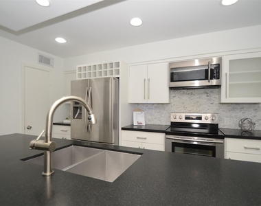 5524 Beverlyhill Street - Photo Thumbnail 4