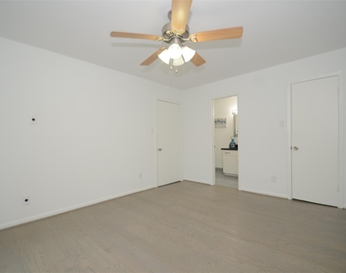 5524 Beverlyhill Street - Photo Thumbnail 28