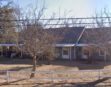 610 W 8th Street - Photo Thumbnail 2