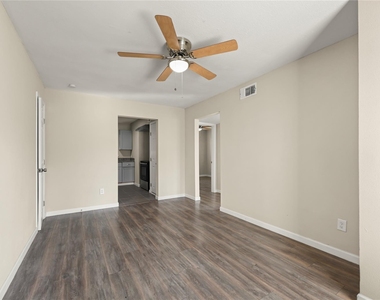 2803 Cleburne Street - Photo Thumbnail 2
