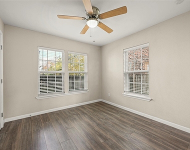 2803 Cleburne Street - Photo Thumbnail 6