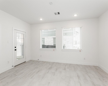 15131 Colorado Bend Park Drive - Photo Thumbnail 8