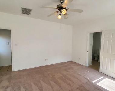 2814 Silver Point Lane - Photo Thumbnail 21