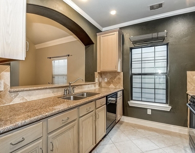 2905 Clinton Drive - Photo Thumbnail 4