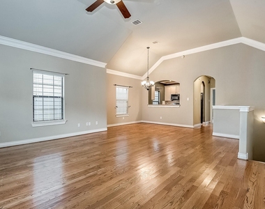2905 Clinton Drive - Photo Thumbnail 3
