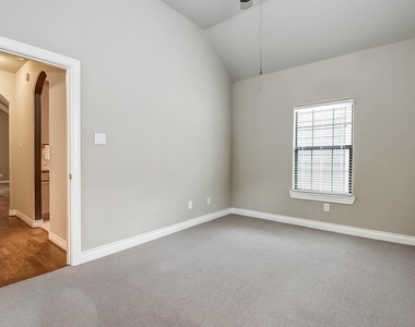 2905 Clinton Drive - Photo Thumbnail 5