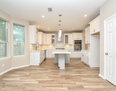 215 Windrift Court - Photo Thumbnail 8
