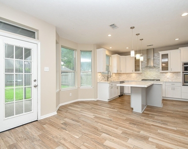 215 Windrift Court - Photo Thumbnail 6