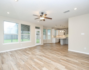 215 Windrift Court - Photo Thumbnail 5