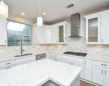 215 Windrift Court - Photo Thumbnail 10