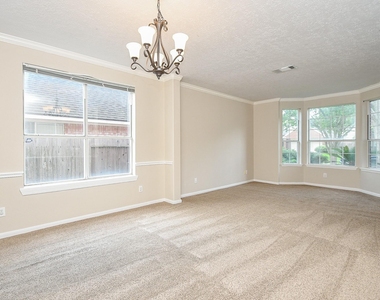 215 Windrift Court - Photo Thumbnail 14
