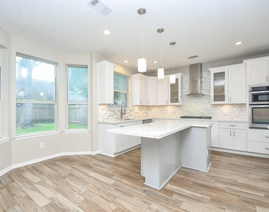 215 Windrift Court - Photo Thumbnail 7