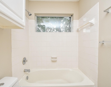 215 Windrift Court - Photo Thumbnail 24
