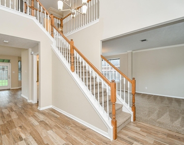 215 Windrift Court - Photo Thumbnail 17