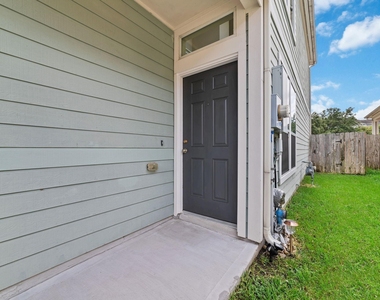 14923 Tuttle Point Drive - Photo Thumbnail 2