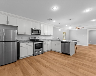 1941 Lynnview Drive - Photo Thumbnail 6