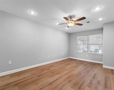 1941 Lynnview Drive - Photo Thumbnail 16