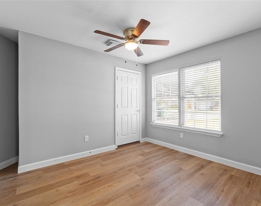 1941 Lynnview Drive - Photo Thumbnail 13