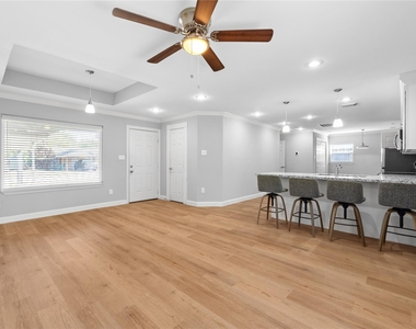 1941 Lynnview Drive - Photo Thumbnail 3
